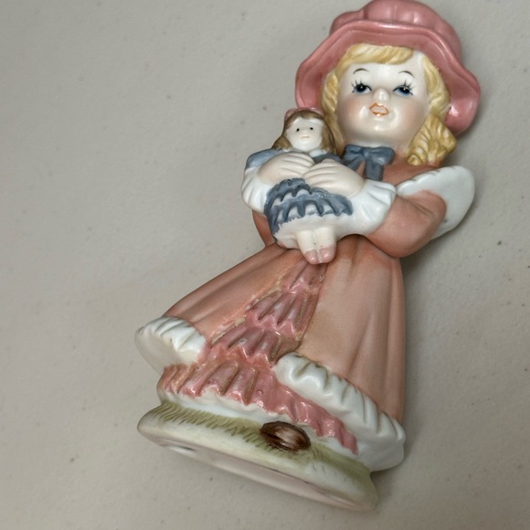 Vintage Home interiors and gifts Porcelain Victorian Girl with doll figurine - Picture 6 of 10
